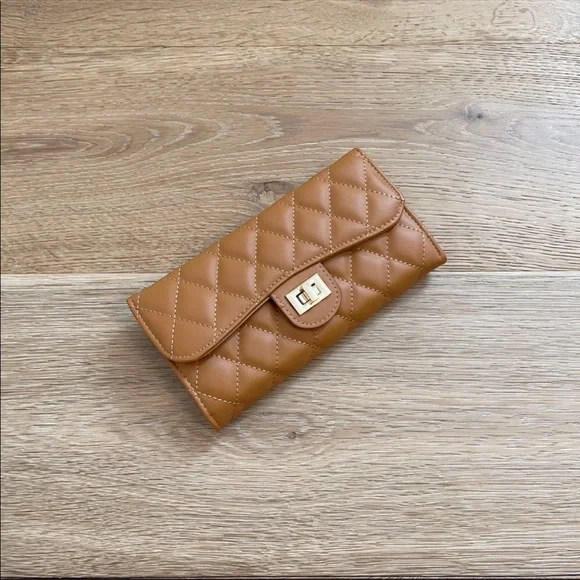 🆕🔄 Reposh Wrap Around Me Wallet On A Chain - Picture 4 of 6